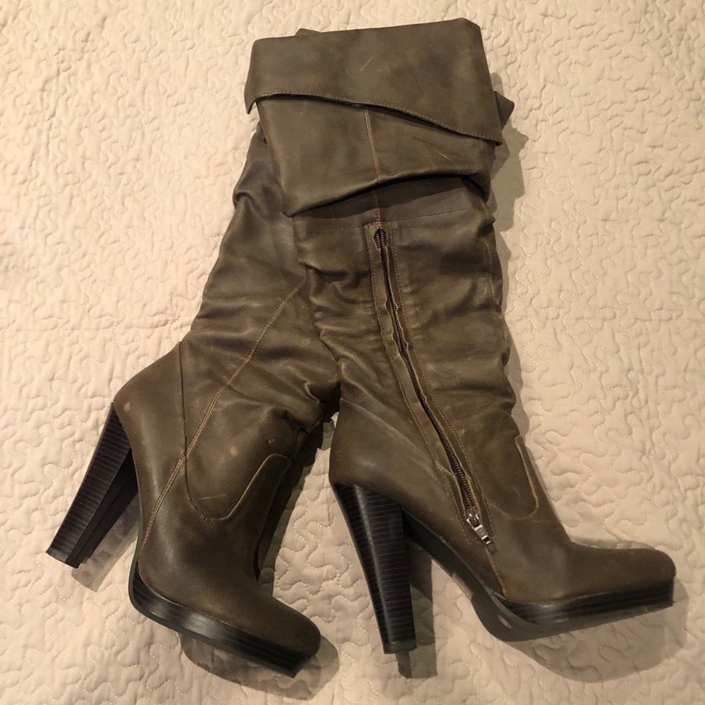 Knee high slouched boots